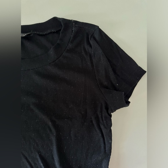 SHEIN BLACK CROPPED TSHIRT RIBBED SIZE SMALL - Picture 2 of 4